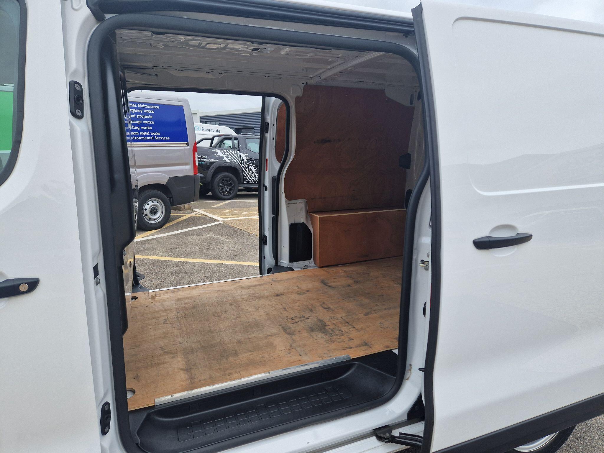 Vauxhall Vivaro image 15